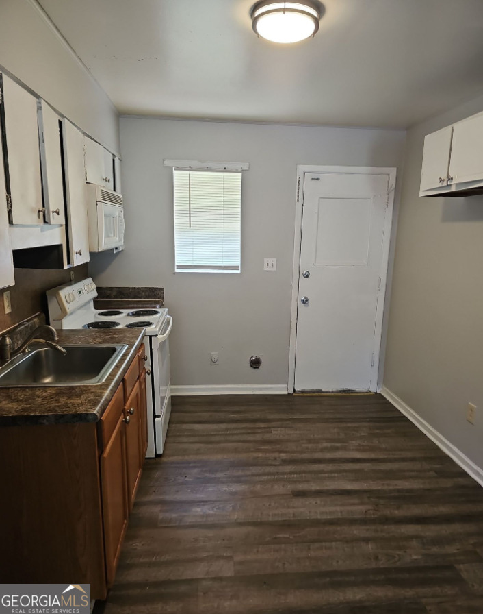 6494 Lower Dixie Lake Road Union City, GA 30291 - Photo 6 of 18