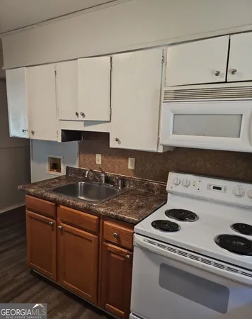 $995 | 6494 Lower Dixie Lake Road, Union City, GA 30291