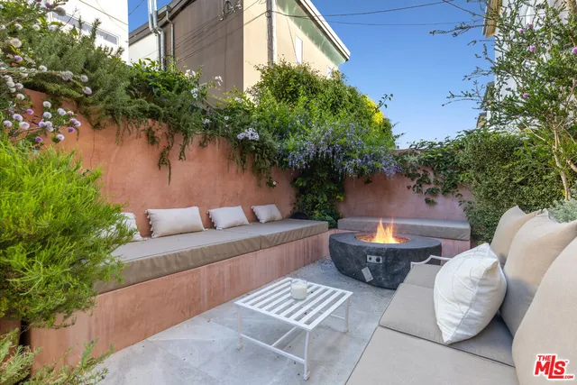 $15,000 | 812 Brooks Avenue, Venice, CA 90291