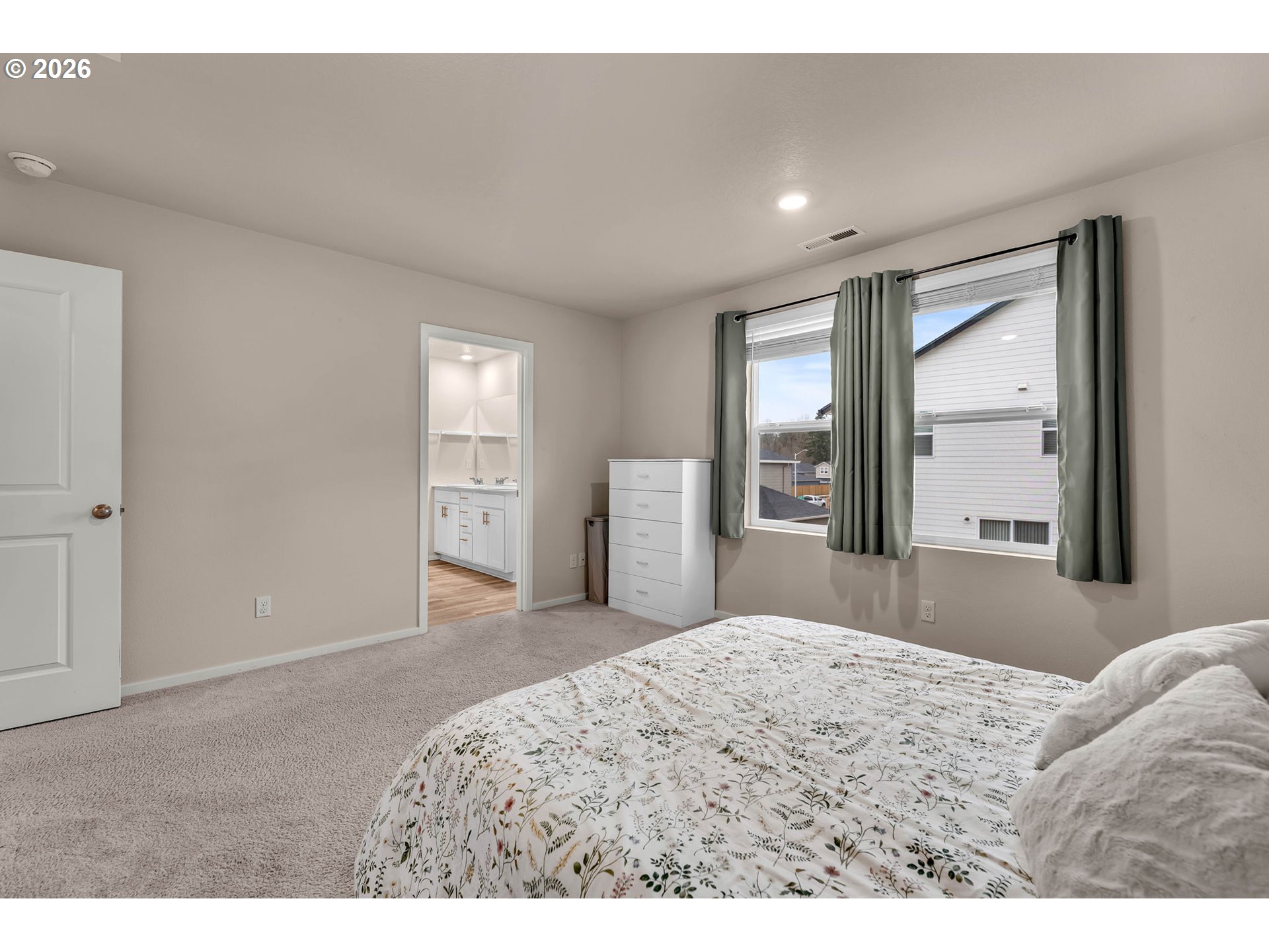 3259 Southeast 36th Street Gresham, OR 97080 - Photo 23 of 39 Primary Bedroom