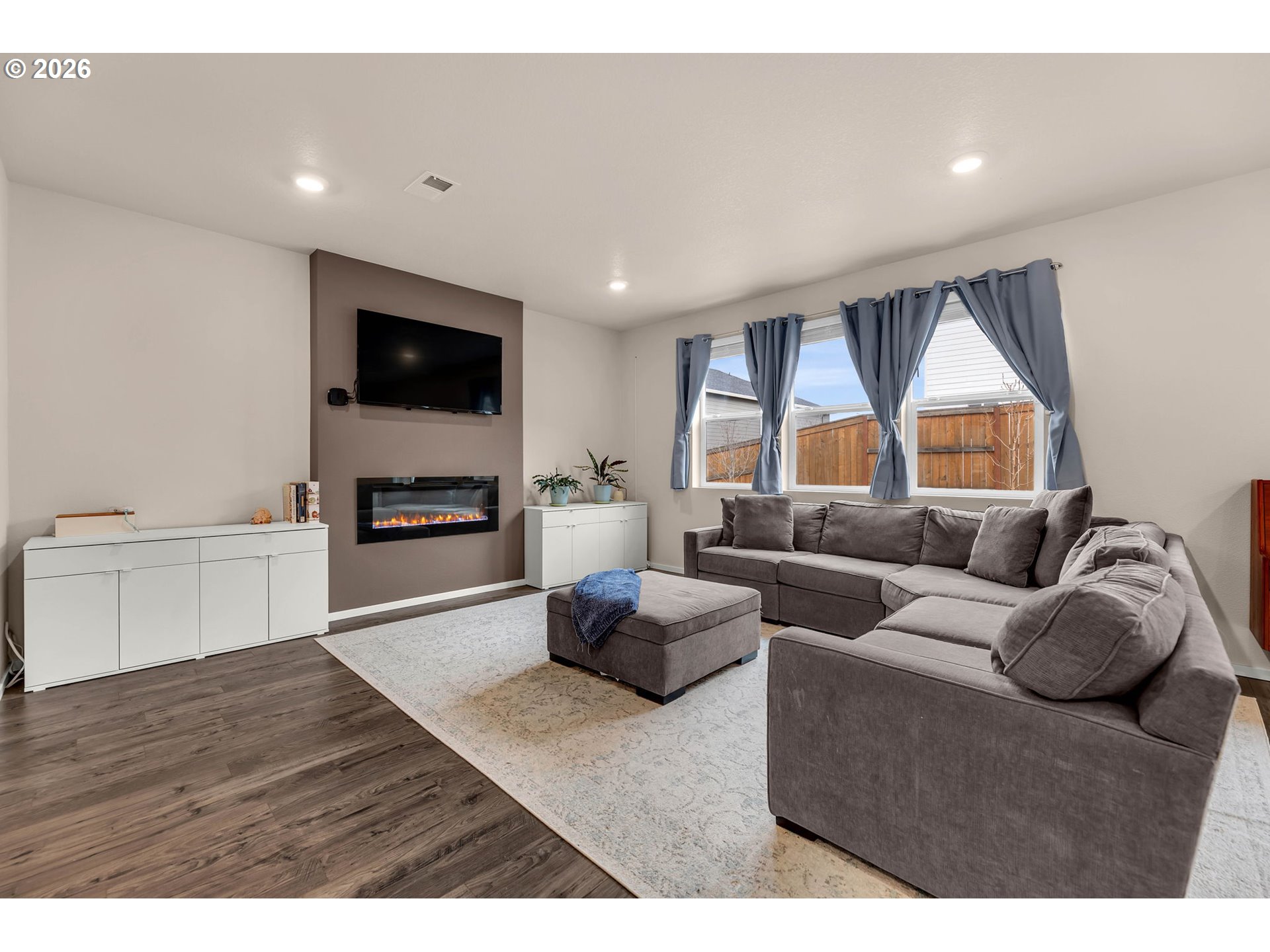 3259 Southeast 36th Street Gresham, OR 97080 - Photo 3 of 39 Living Room