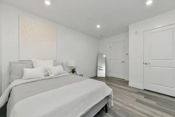 $2,325 | 585 Essex Street, Unit PH 609, Lynn, MA 01901