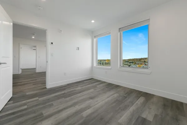 $2,325 | 585 Essex Street, Unit PH 609, Lynn, MA 01901