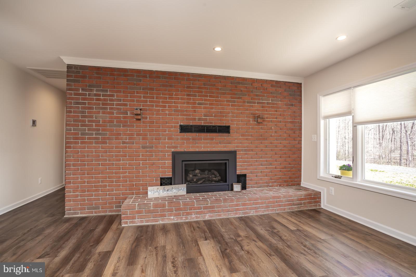 9019 Hancock Road Spotsylvania, VA 22553 - Photo 9 of 36 Living room