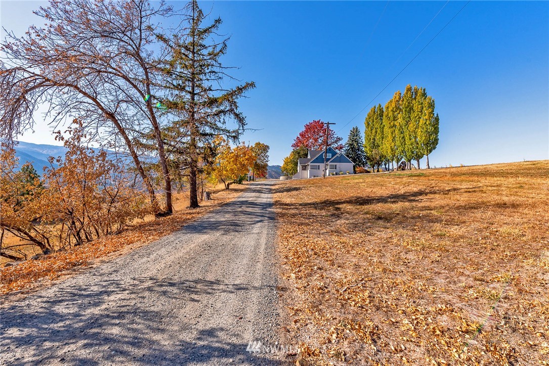 4294 Jim Smith Road Wenatchee, WA 98801 - Photo 2 of 36 Gallery Image 2
