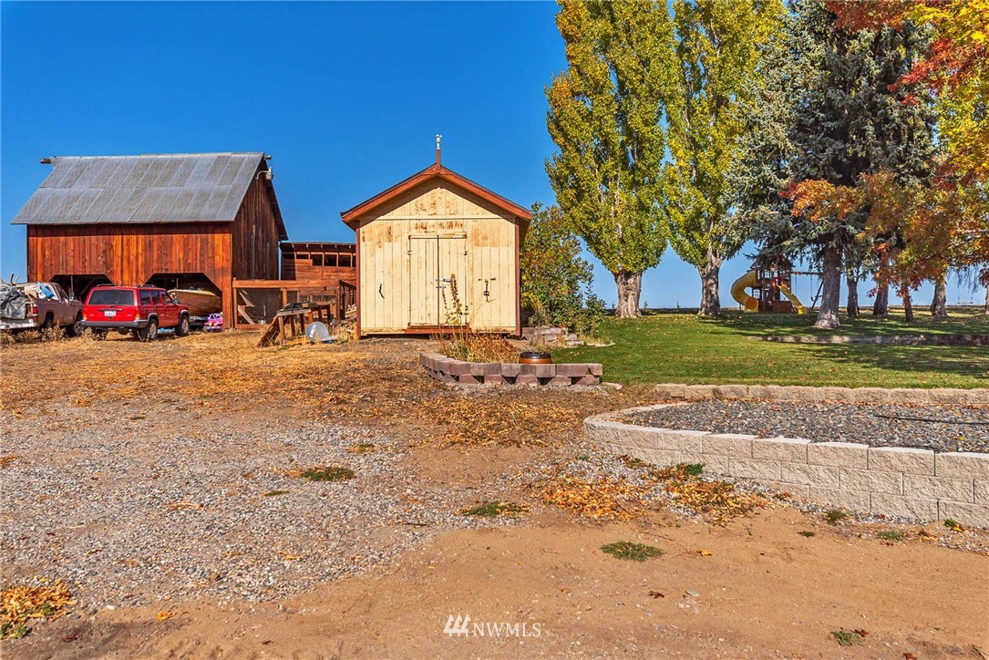 4294 Jim Smith Road Wenatchee, WA 98801 - Photo 3 of 36 Gallery Image 3