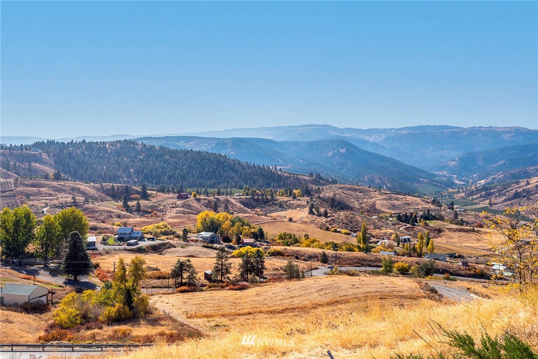 4294 Jim Smith Road Wenatchee, WA 98801 - Photo 4 of 36 Gallery Image 4