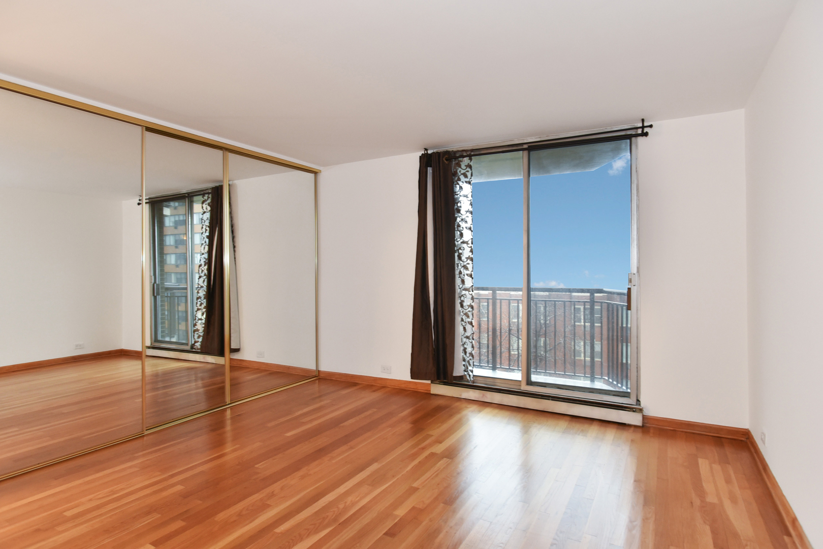 6007 North Sheridan Road, Unit 5J Chicago, IL 60660 - Photo 12 of 27