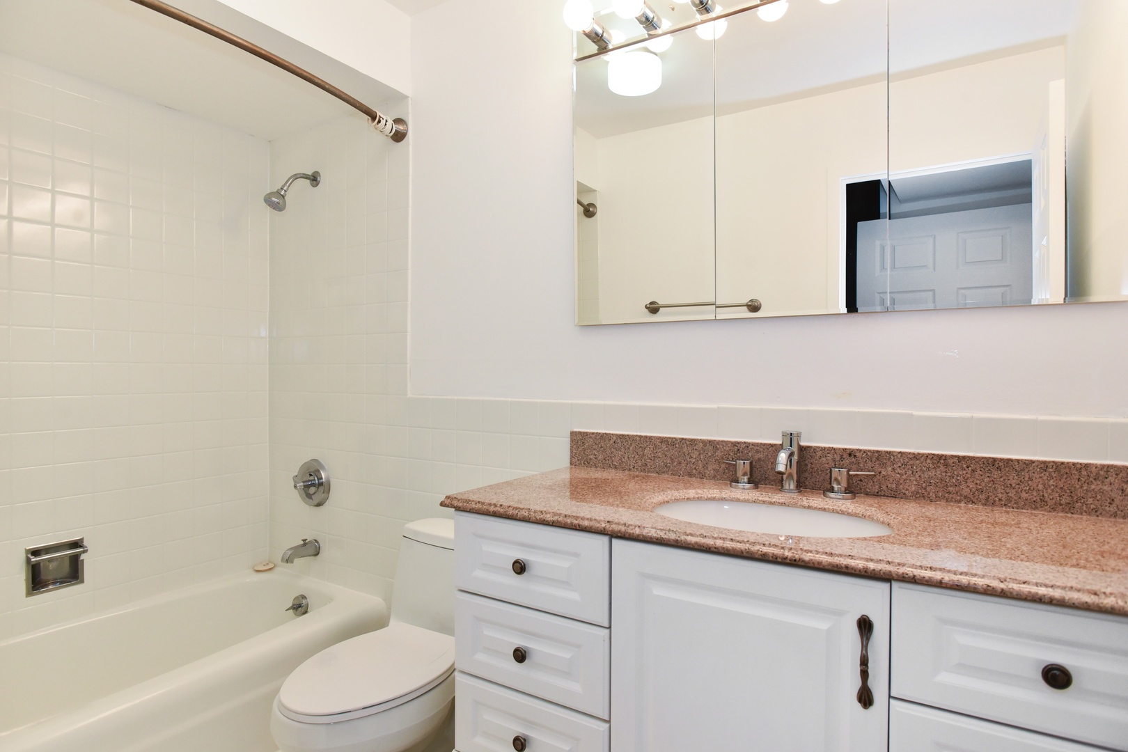 6007 North Sheridan Road, Unit 5J Chicago, IL 60660 - Photo 13 of 27