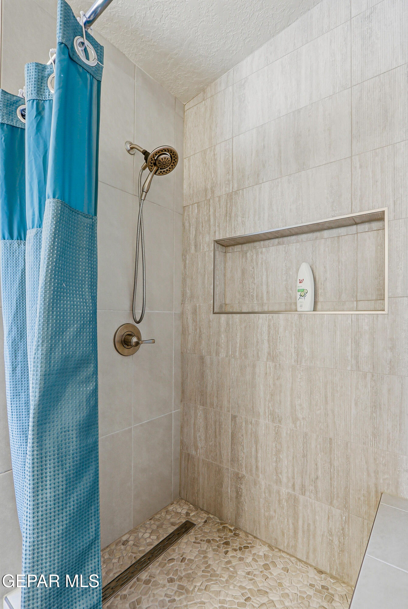 2901 Cook Street Truth or Consequences, NM 87901 - Photo 14 of 31 a bathroom with a shower