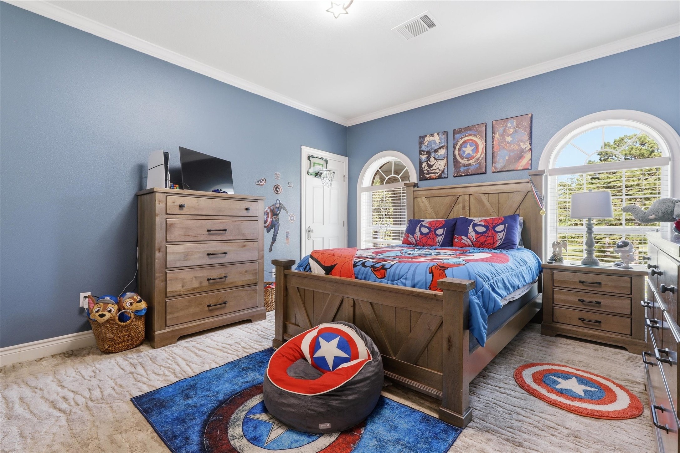 8582 Highway 75 Huntsville, TX 77340 - Photo 31 of 50 a bedroom with a bed and wooden floor