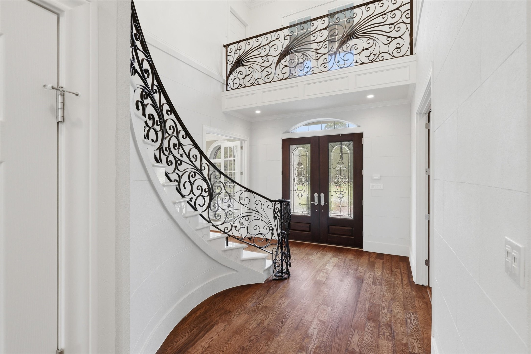8582 Highway 75 Huntsville, TX 77340 - Photo 7 of 50 a view of an entryway with wooden floor