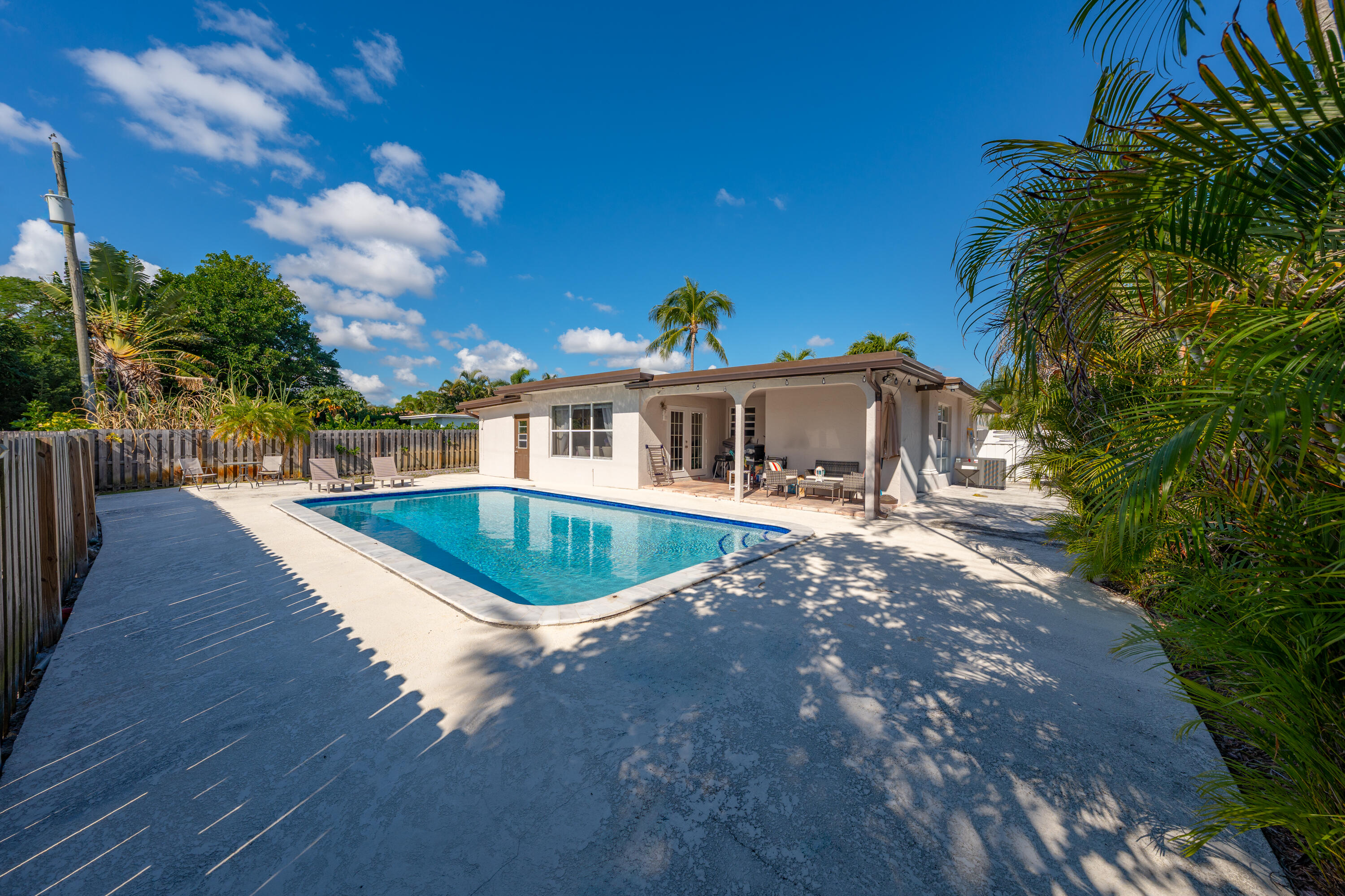 250 Northwest 11th Street Boca Raton, FL 33432 - Photo 26 of 30 a view of house with swimming pool and sitting area