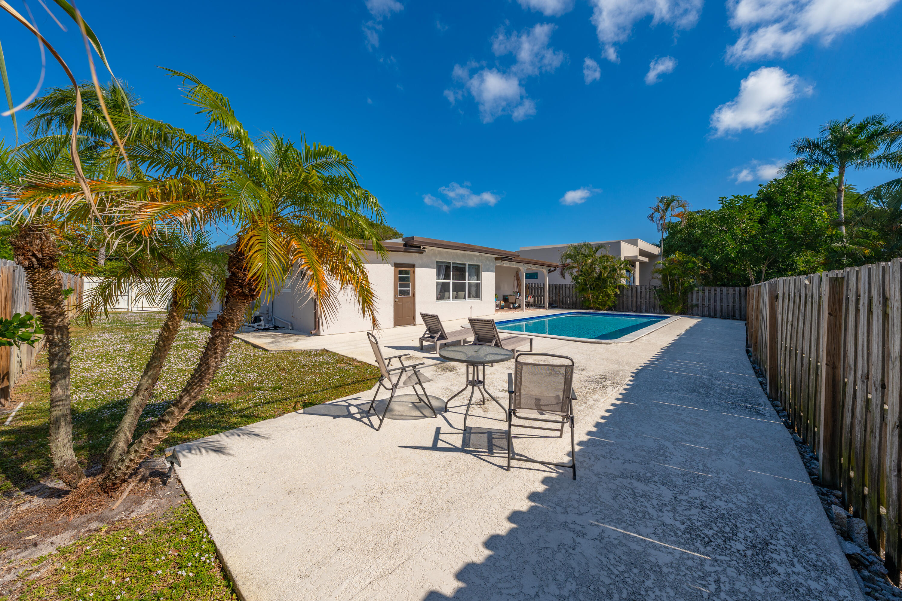 250 Northwest 11th Street Boca Raton, FL 33432 - Photo 27 of 30 a view of a patio with table and chairs with wooden fence and plants