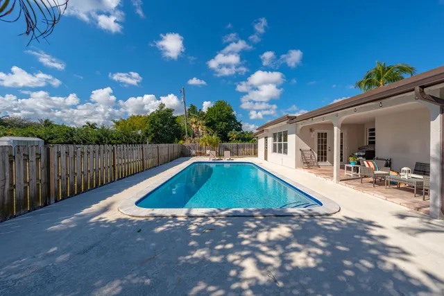 $4,500 | 250 Northwest 11th Street, Boca Raton, FL 33432