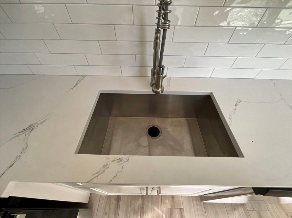 3403 Yupon Street Houston, TX 77006 - Photo 11 of 29 a close up of a sink