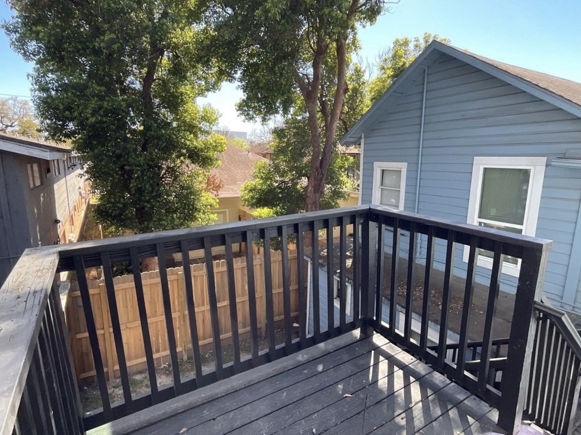 3403 Yupon Street Houston, TX 77006 - Photo 23 of 29 a view of wooden balcony