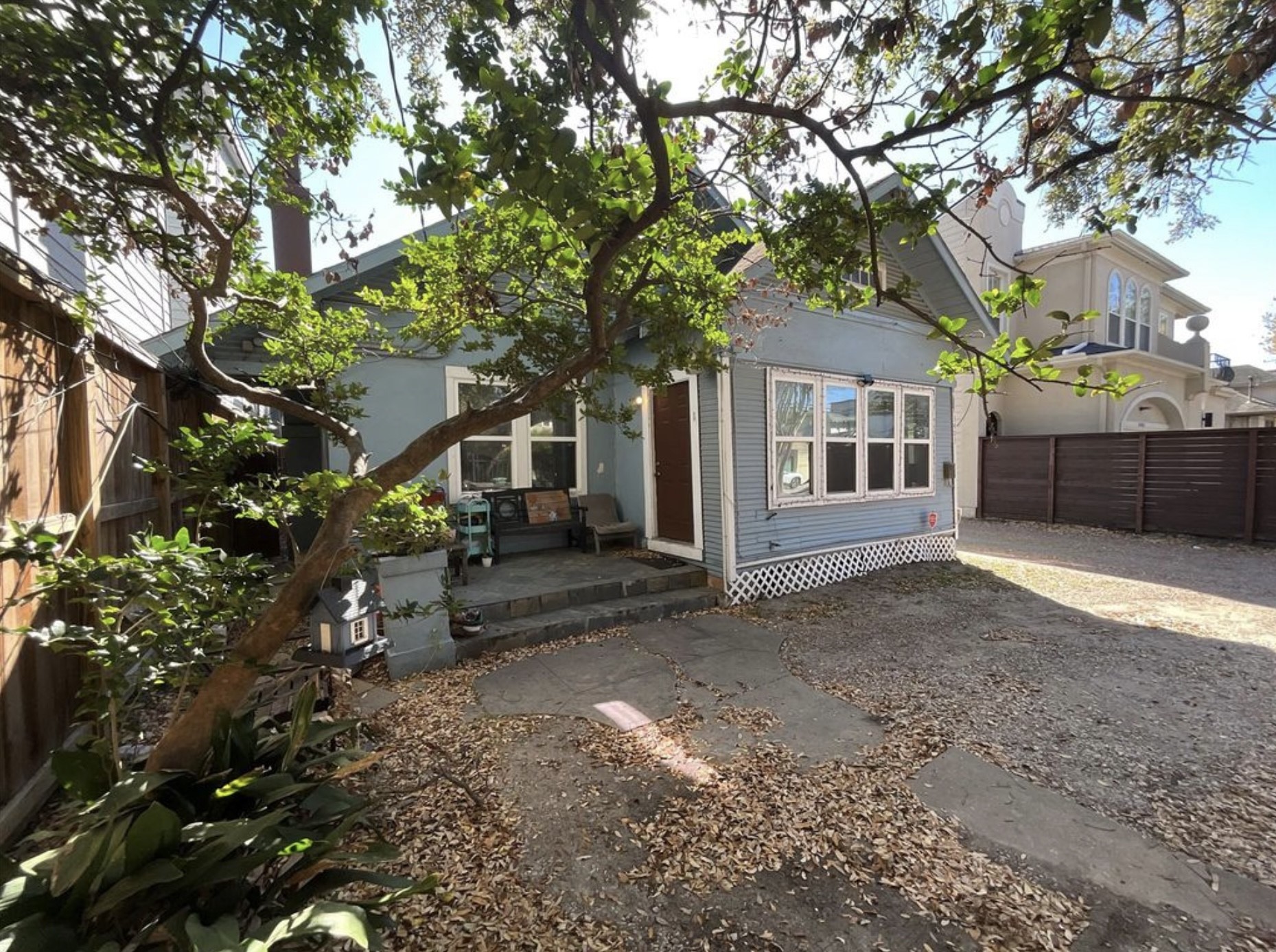 3403 Yupon Street Houston, TX 77006 - Photo 3 of 29 a backyard of a house with barbeque oven and tree