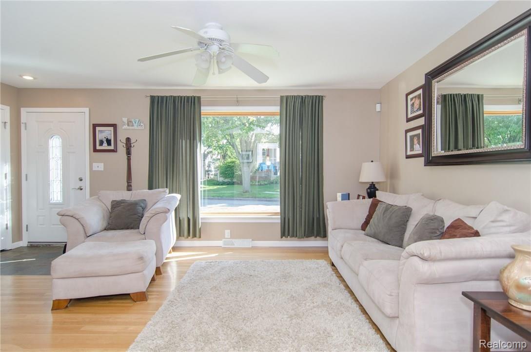 202 Winry Drive Rochester, MI 48307 - Photo 5 of 33 GRU_2904.jpg