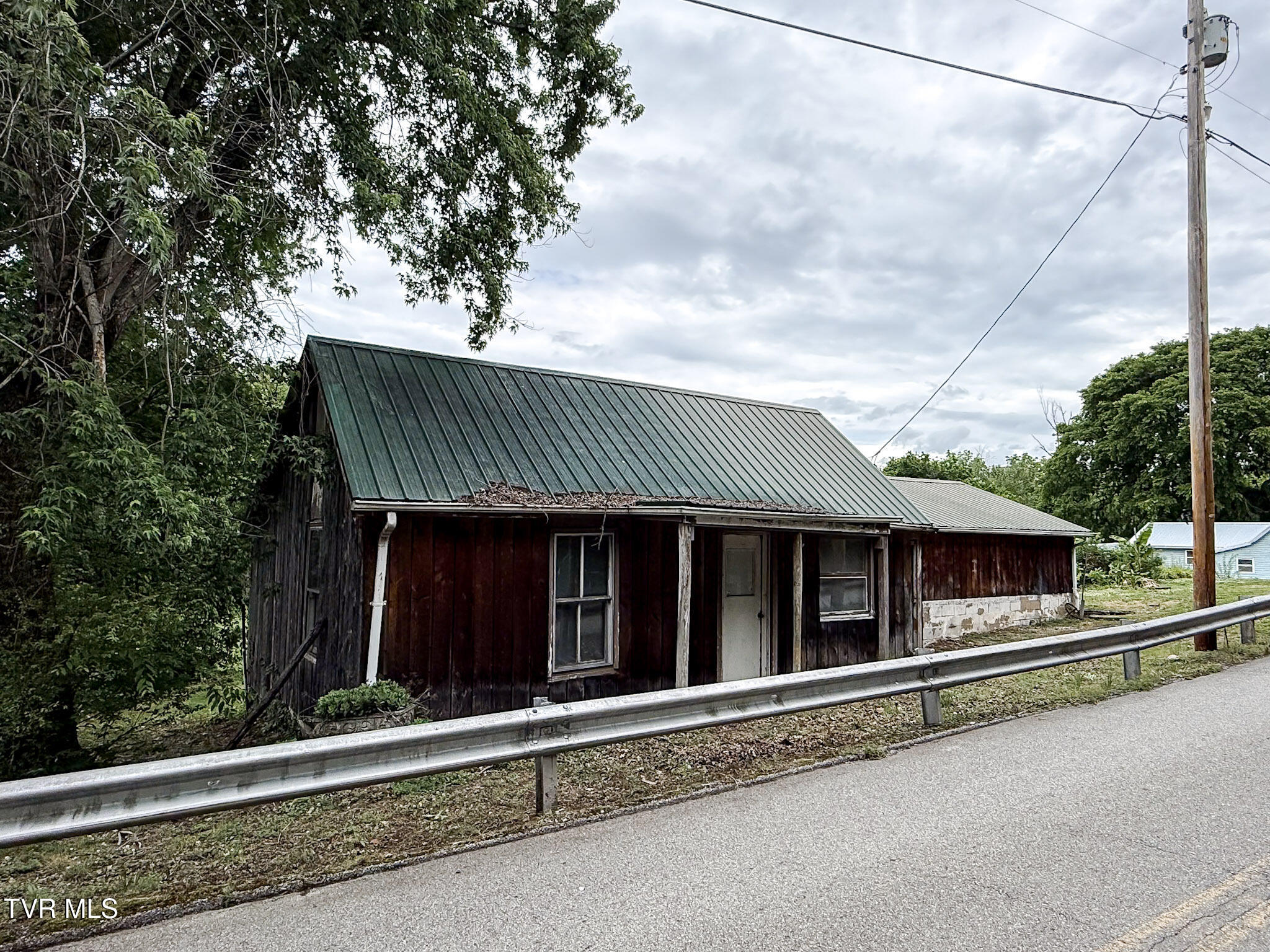 465 Big Limestone Road Limestone, TN 37681 - Photo 2 of 20 19-IMG_1225