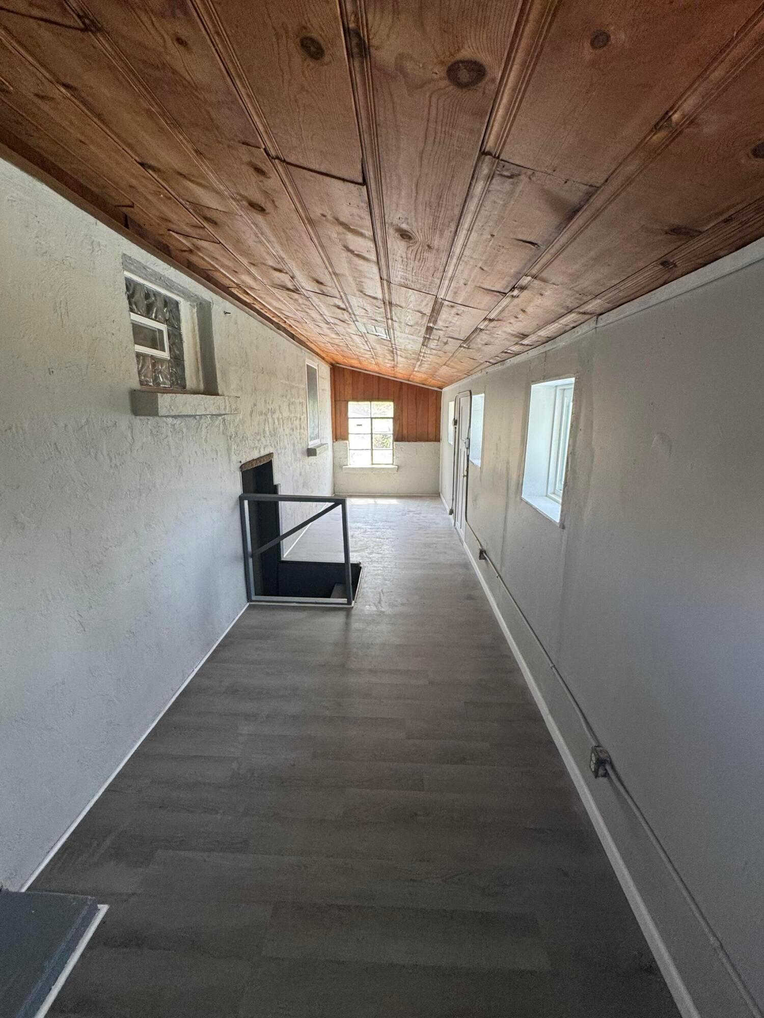 2499 Howey Road Columbus, OH 43211 - Photo 12 of 13 Rear four season room