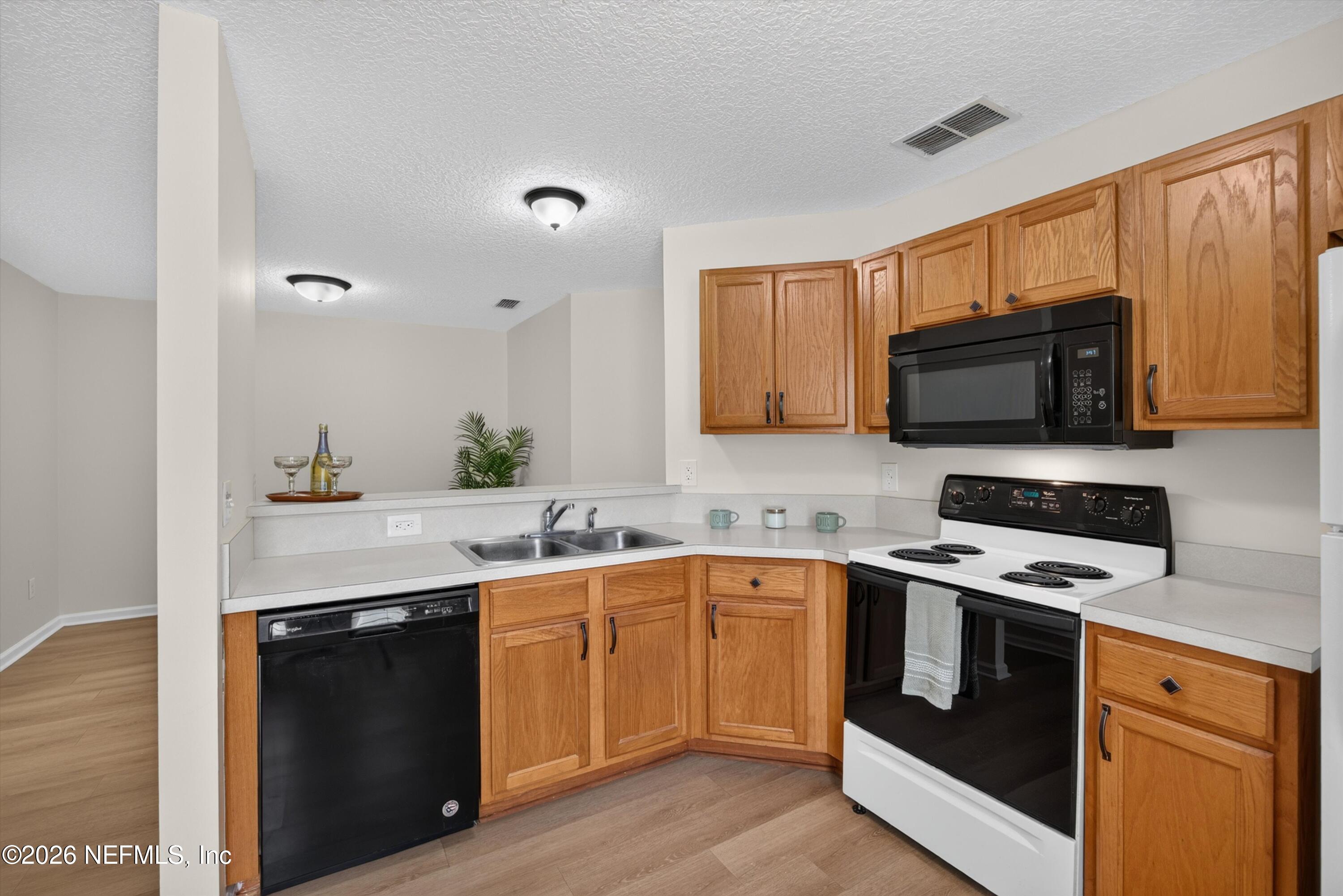 605 North Covered Bridge Road, Unit 4 St. Johns, FL 32259 - Photo 5 of 31 Kitchen