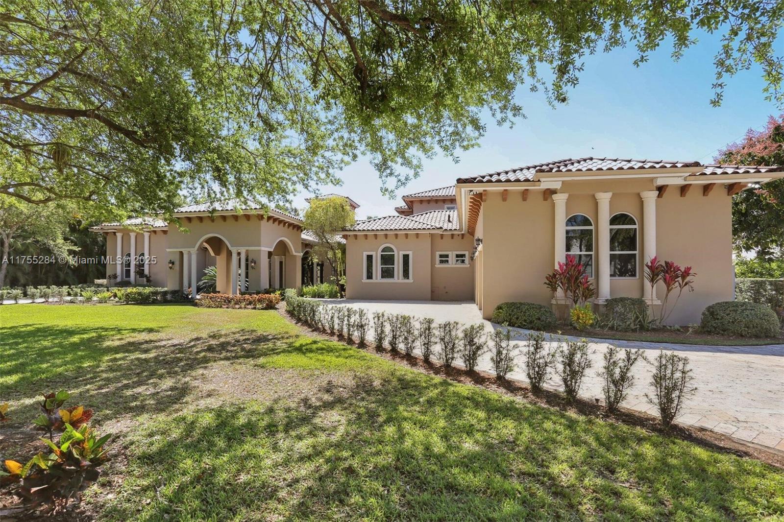 7480 Southwest 100th Street Pinecrest, FL 33156 - Photo 5 of 42