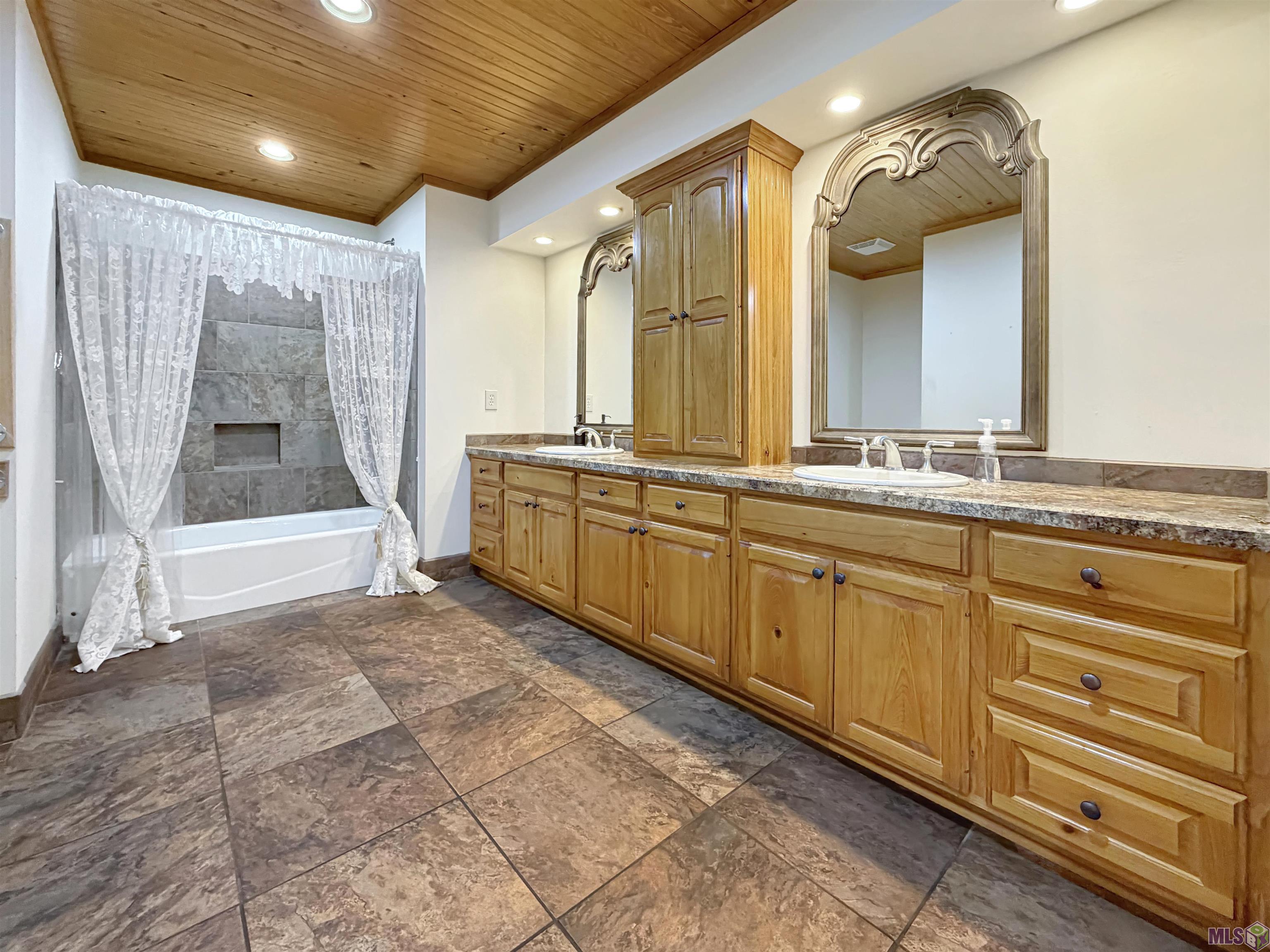 30778 Linder Road Denham Springs, LA 70726 - Photo 2 of 24