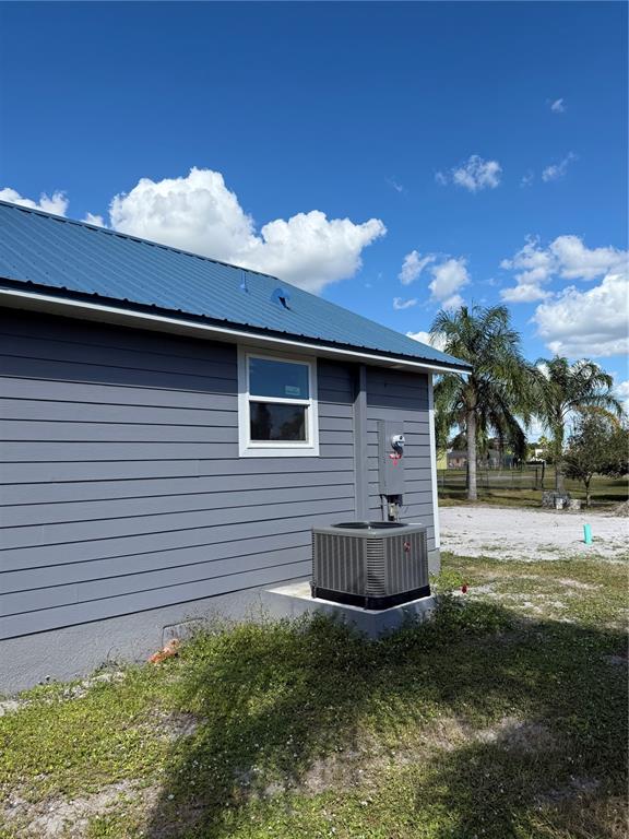 103 South Roger Avenue Arcadia, FL 34266 - Photo 5 of 22 a backyard of a house with table and chairs