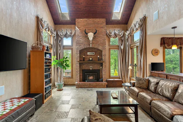 $899,990 | 5788 East 105th Place, Crown Point, IN 46307