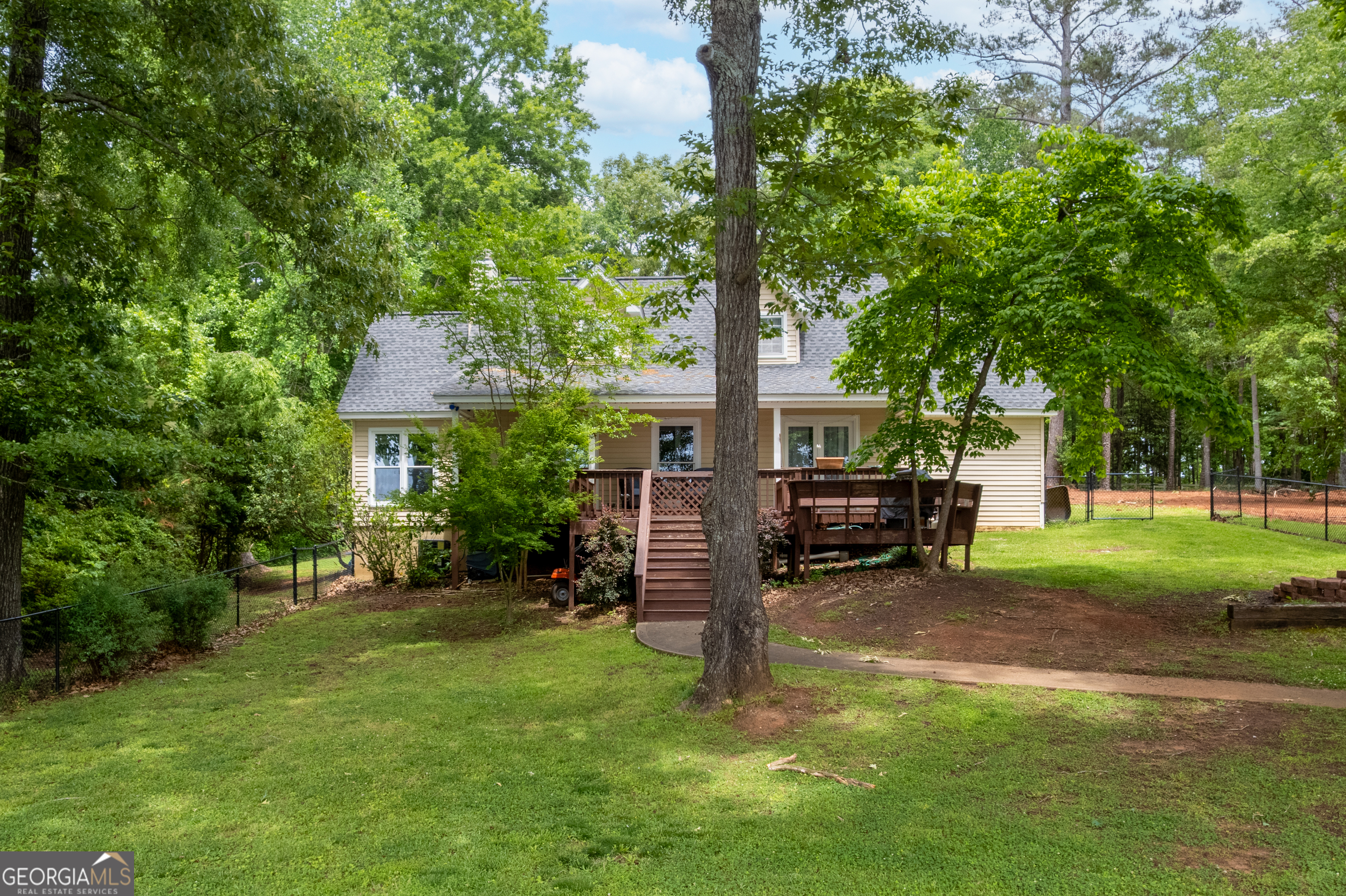 142 Tanglewood Road Southwest Eatonton, GA 31024 - Photo 2 of 50 a view of a house with a back yard