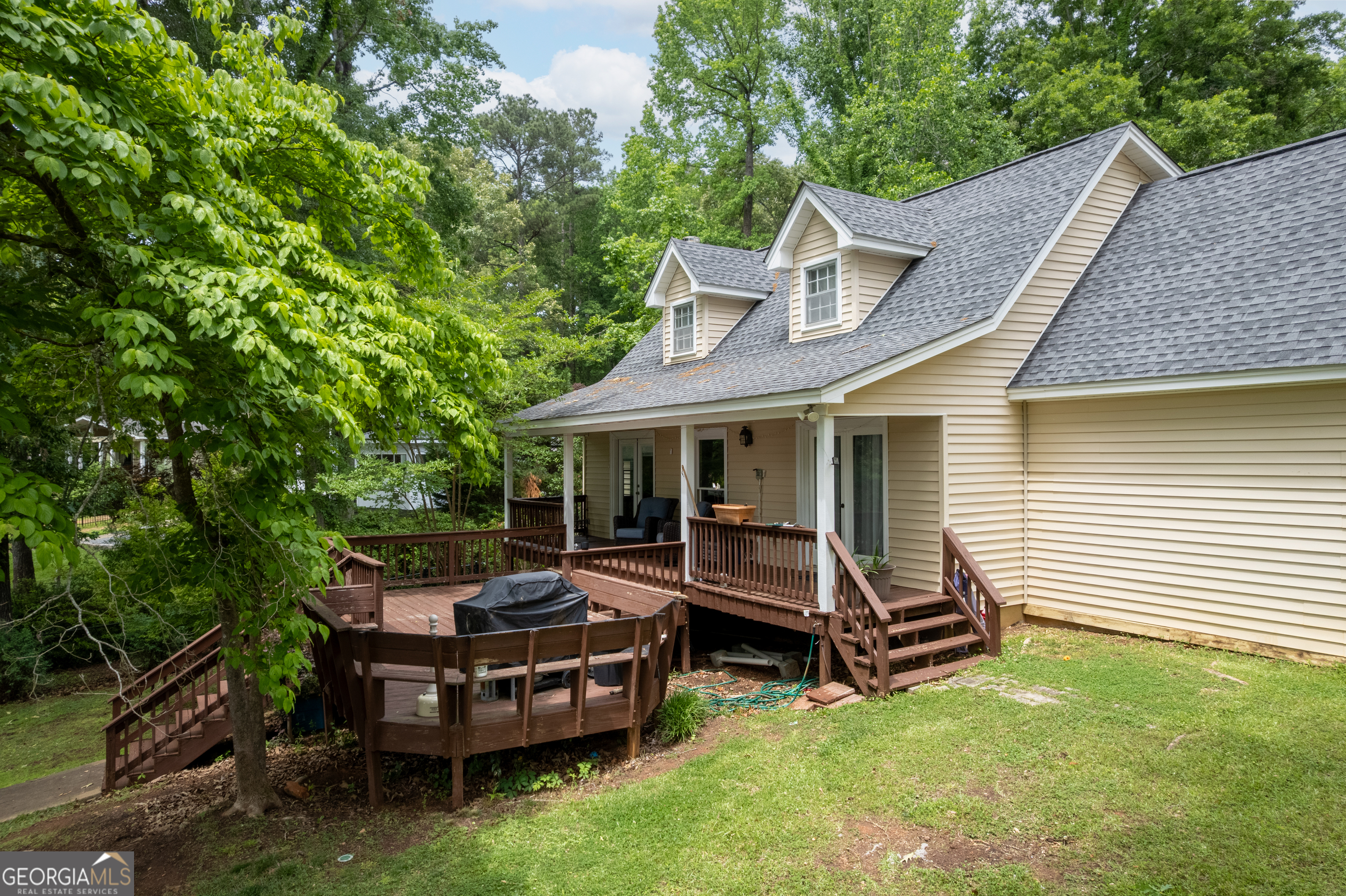 142 Tanglewood Road Southwest Eatonton, GA 31024 - Photo 31 of 50 a view of a house with a barbeque and wooden fence