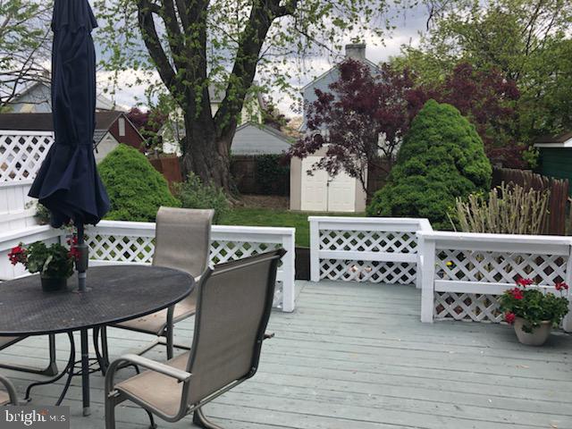 145 West Garrison Road Brookhaven, PA 19015 - Photo 17 of 33 Deck