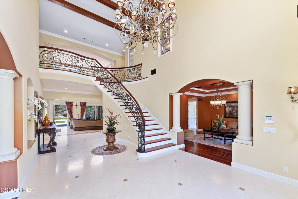 2462 Lost Canyons Drive Simi Valley, CA 93065 - Photo 4 of 50 a room with lots of gym equipment