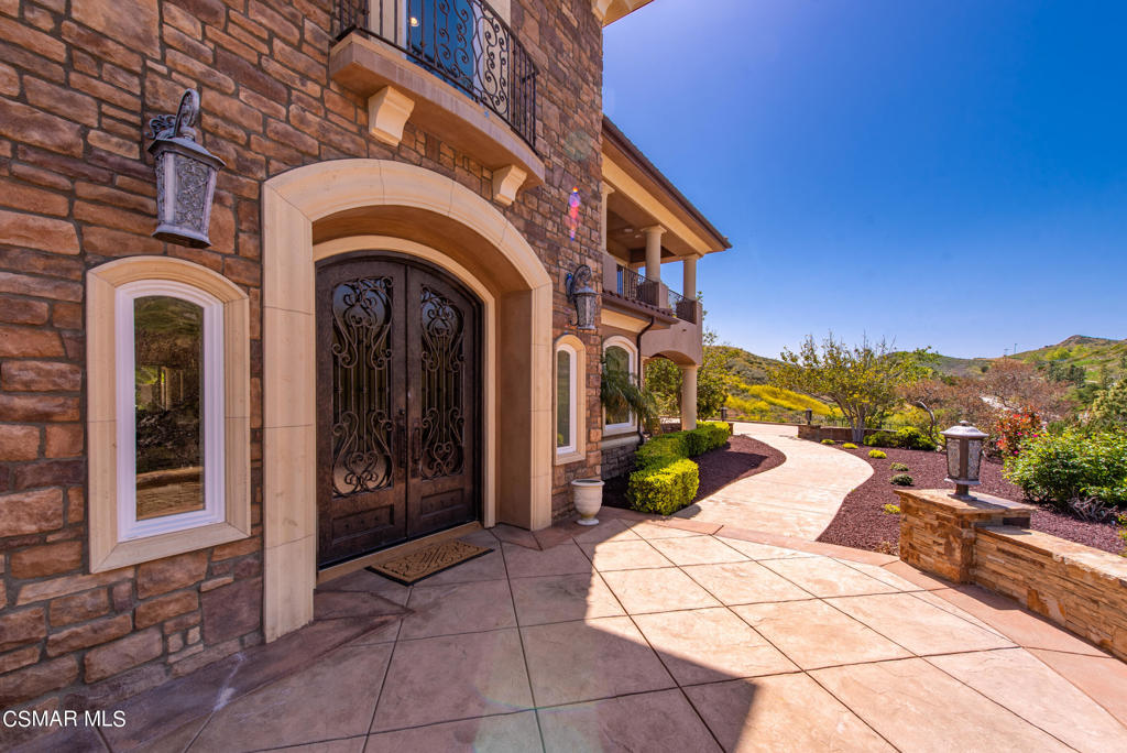 2462 Lost Canyons Drive Simi Valley, CA 93065 - Photo 46 of 50 a view of a building with a outdoor space