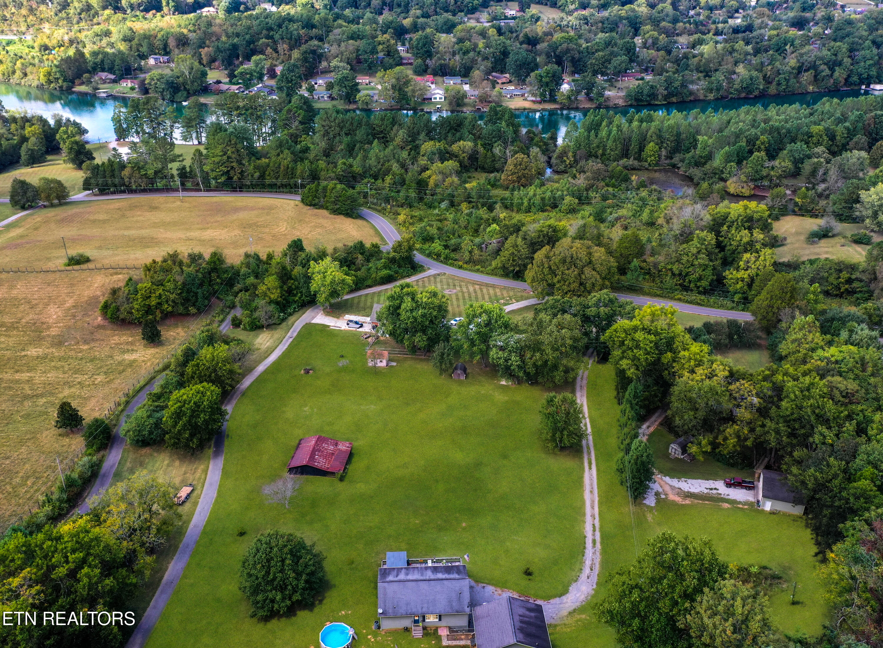 1271 Ridgeview Drive Clinton, TN 37716 - Photo 3 of 31 DJI_0853-2