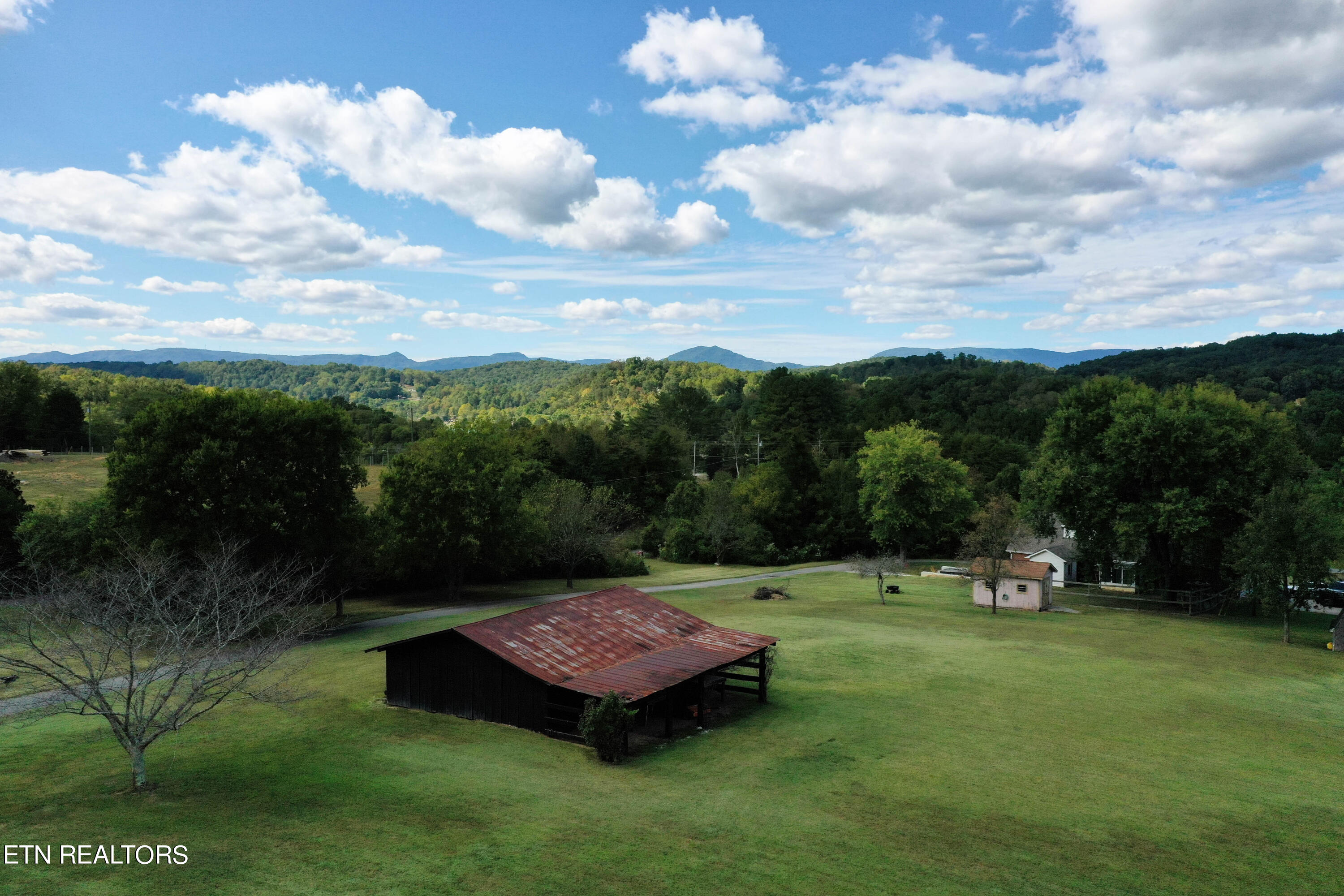 1271 Ridgeview Drive Clinton, TN 37716 - Photo 8 of 31 DJI_0851