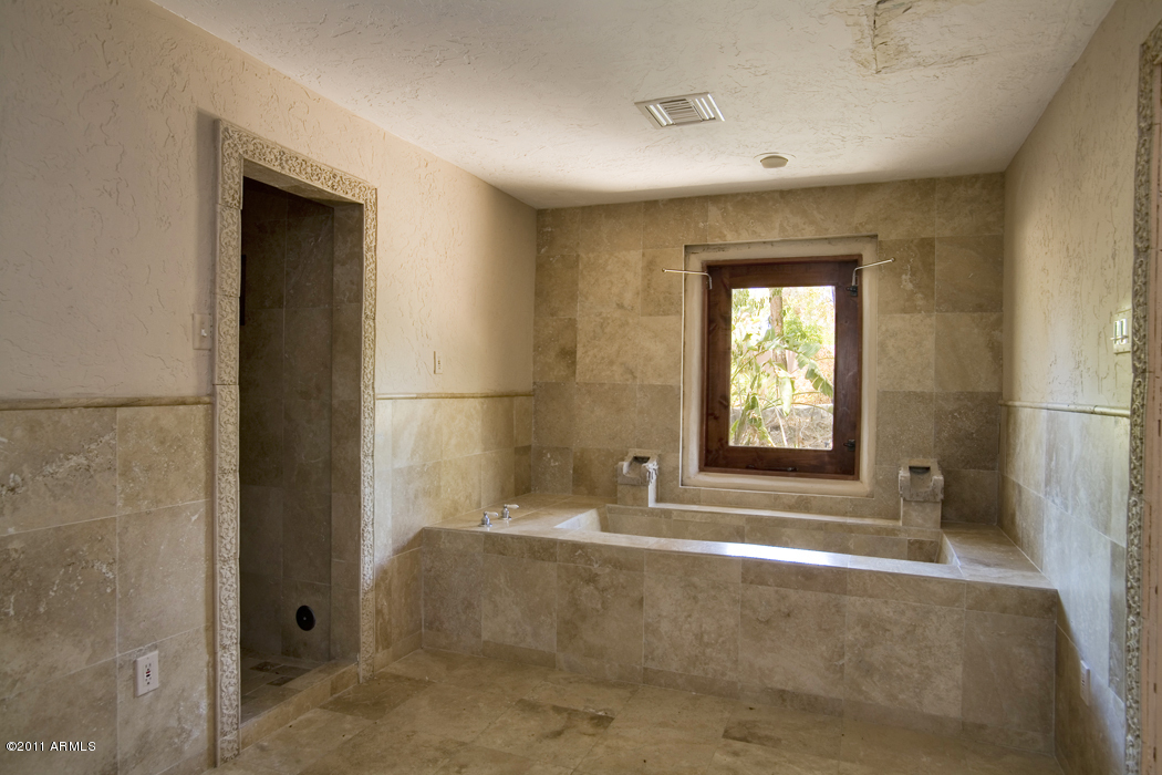 6804 North Joshua Tree Lane Paradise Valley, AZ 85253 - Photo 13 of 17 Master Bathroom