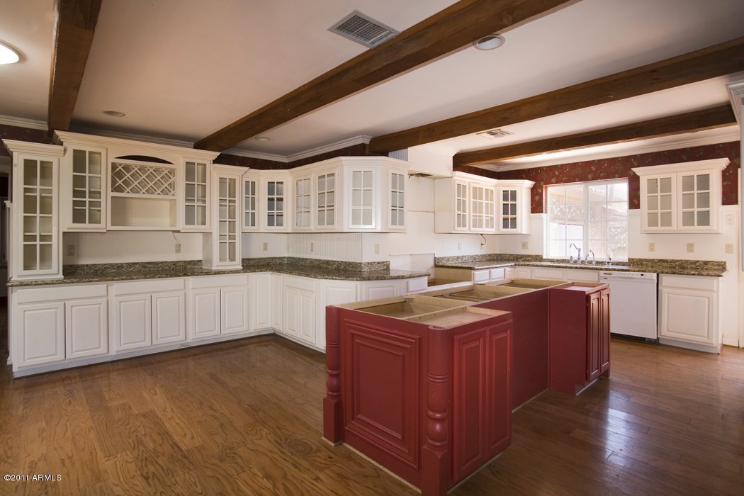 6804 North Joshua Tree Lane Paradise Valley, AZ 85253 - Photo 2 of 17 Kitchen