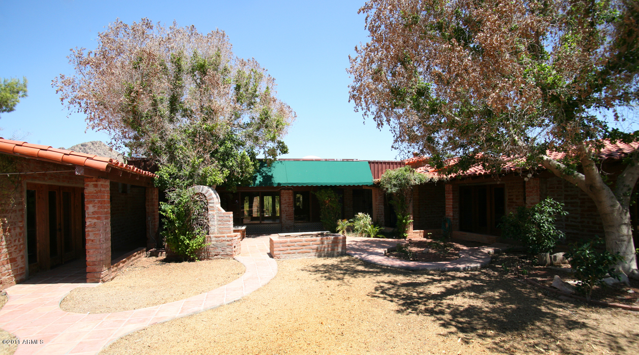 6804 North Joshua Tree Lane Paradise Valley, AZ 85253 - Photo 3 of 17 Back Elevation