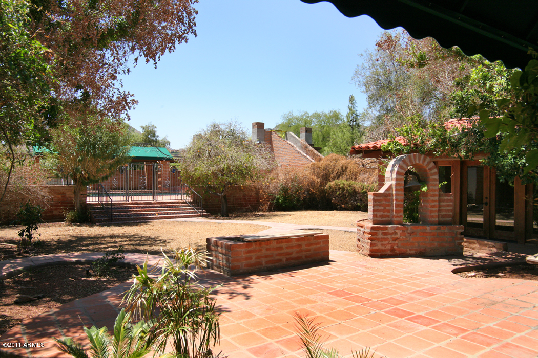 6804 North Joshua Tree Lane Paradise Valley, AZ 85253 - Photo 10 of 17 Courtyard Patio
