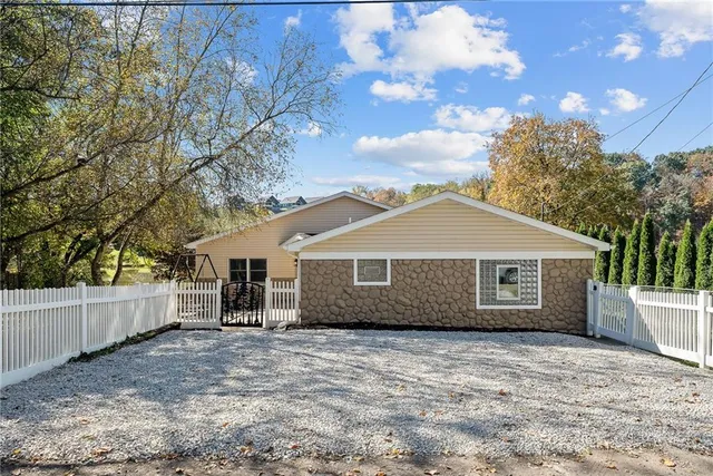 a view of a house with a yard