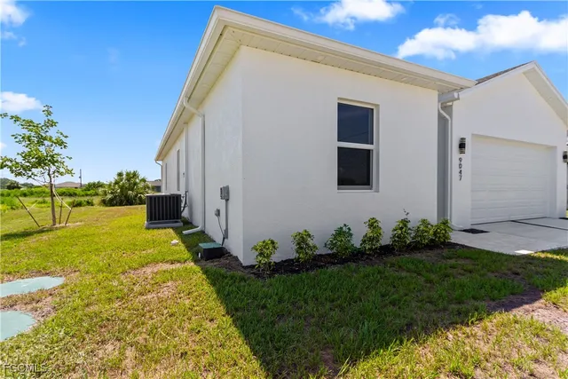 $374,900 | 9047 Maywood Circle, LaBelle, FL 33935