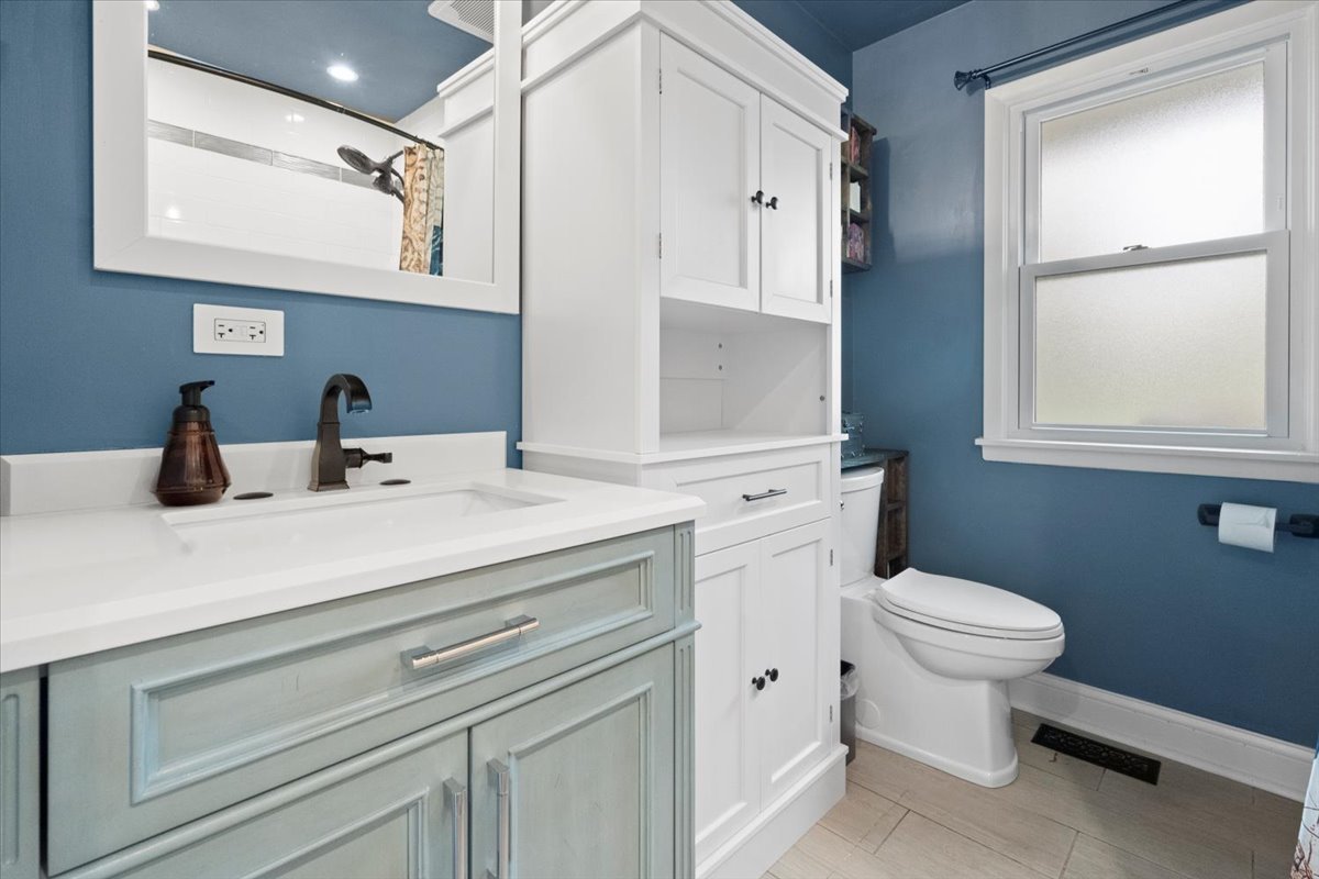 2517 Salem Boulevard Zion, IL 60099 - Photo 17 of 32 a bathroom with a sink a toilet and mirror