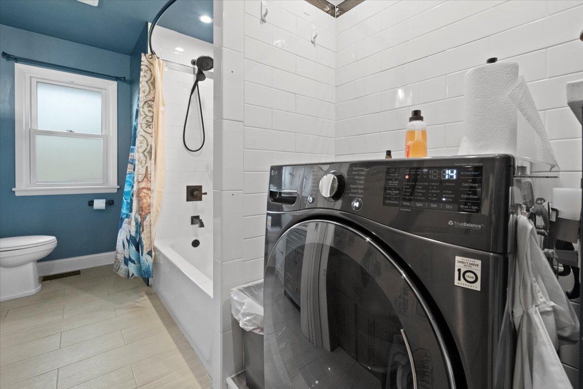 2517 Salem Boulevard Zion, IL 60099 - Photo 18 of 32 a bathroom with a sink a toilet and shower