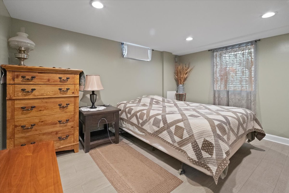 2517 Salem Boulevard Zion, IL 60099 - Photo 19 of 32 a bedroom with a bed and a window