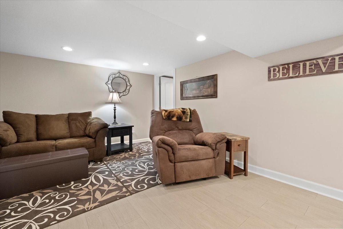 2517 Salem Boulevard Zion, IL 60099 - Photo 23 of 32 a living room with furniture and a couch