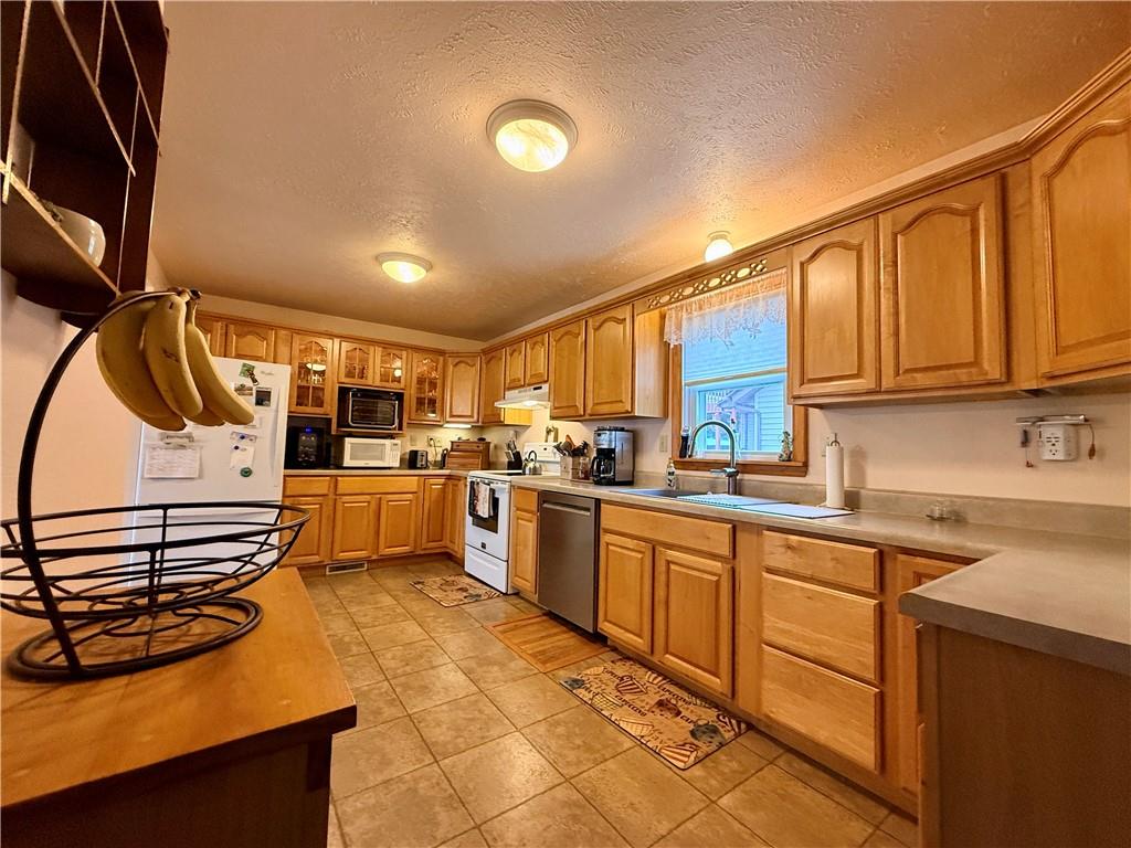 627 Butler Road Kittanning, PA 16201 - Photo 8 of 18 Beautifully updated country kitchen!!