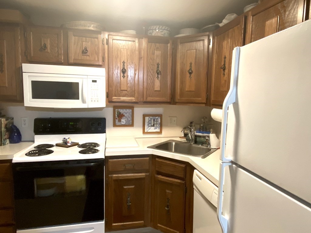 151 Providence Road, Unit 3 Grafton, MA 01519 - Photo 9 of 28 Gallery Image 9