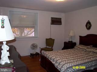 737 Grant Road Folcroft, PA 19032 - Photo 4 of 6 a bedroom with a bed and window
